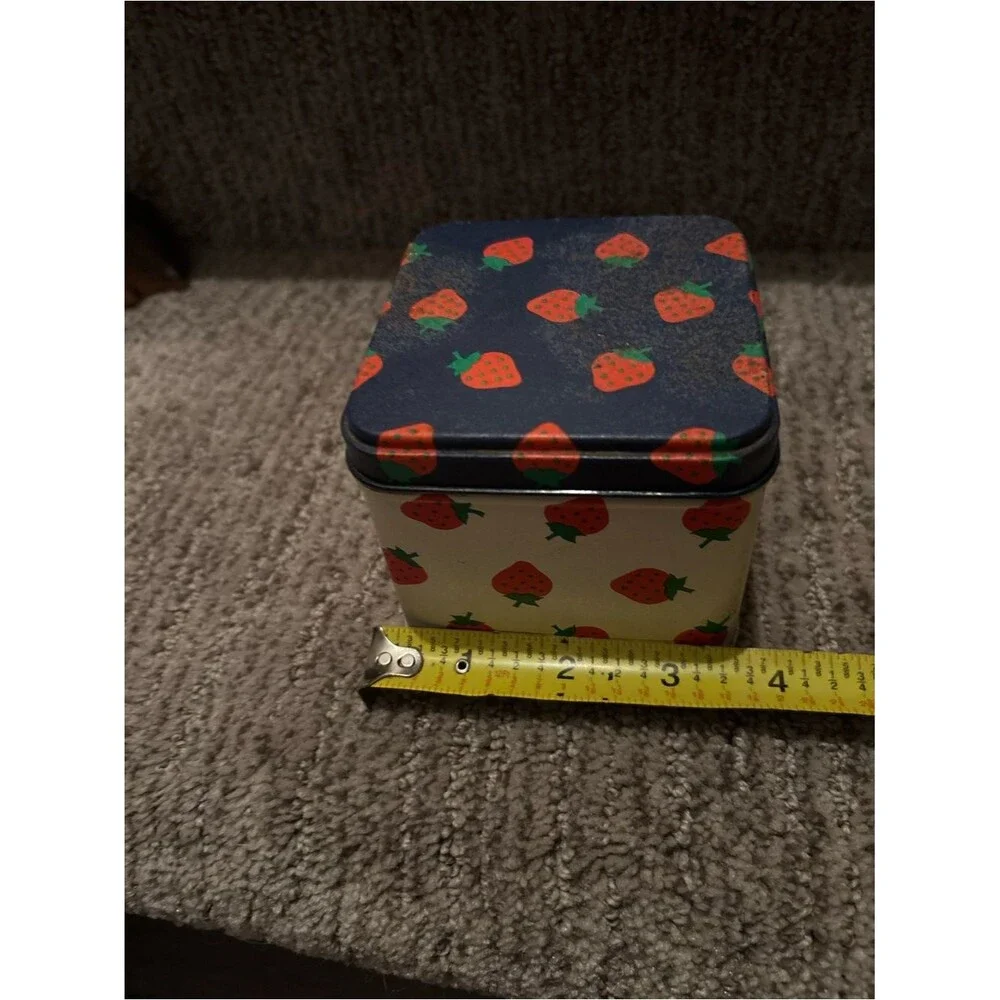 Potpourri Press vintage Tin with Coasters